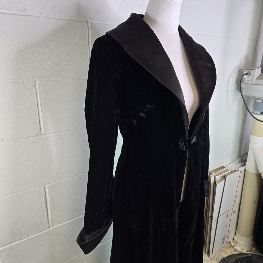 Vtg 80s Black Velvet Satin Gothic Witchy Long Coat - Picture 11 of 11